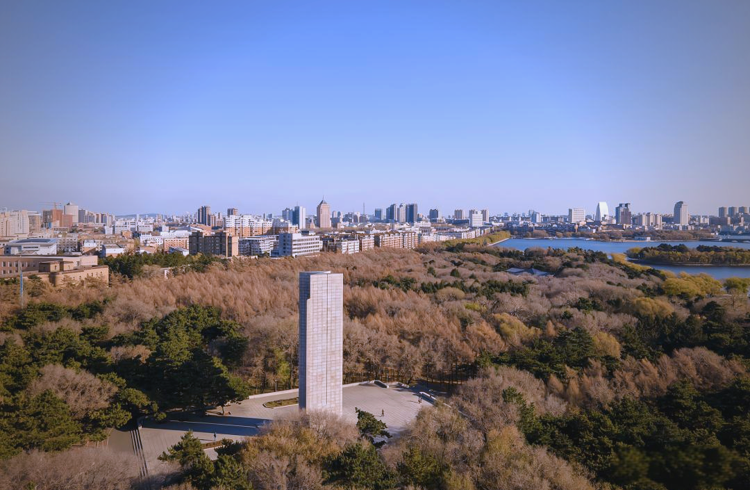 长春的标志性建筑:长春解放纪念碑,高耸入云,寓意深远