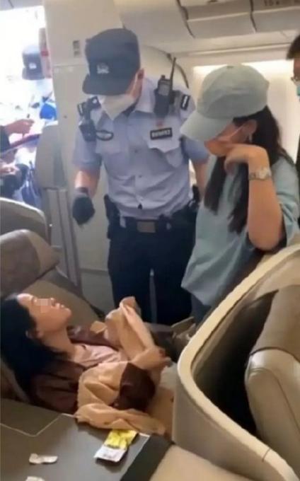 首都机场一女子占座致航班滑回,此事正在调查处理