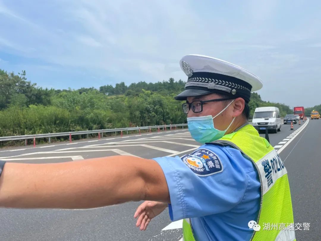 拼"炎"值,战高温!湖州高速交警不服"暑"!