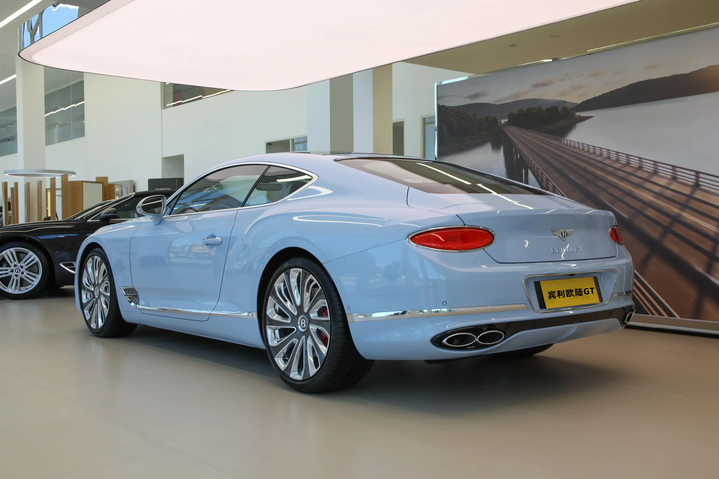 2024款宾利欧陆上市,售价292.5-414.2万元