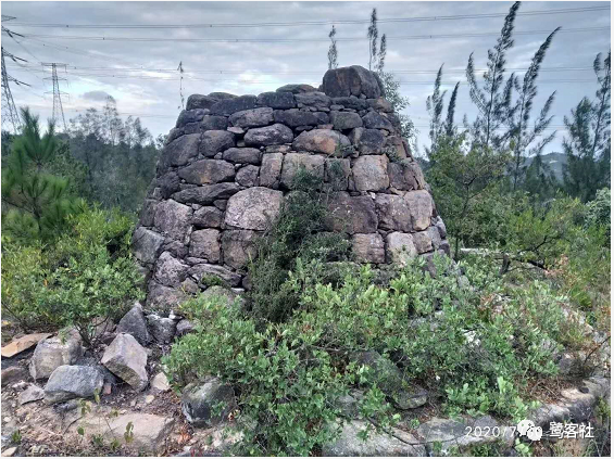 泉州崧山村12座石塔:古道场,还是风水塔?