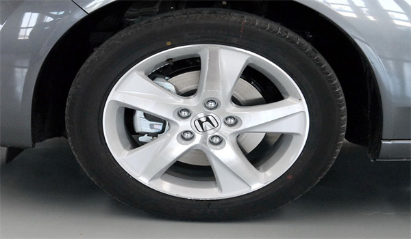 黑石轮胎是哪个厂生产的?