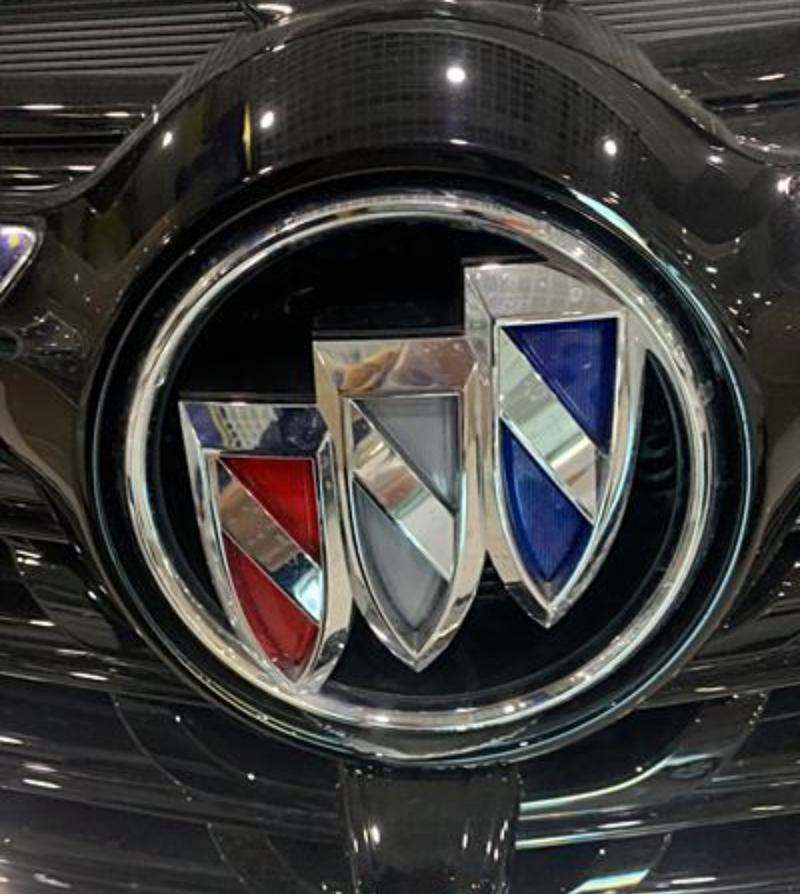 红白蓝车标的跑车是什么车