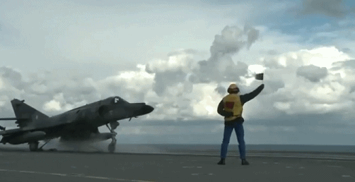 兔子航母奋斗史,从一穷二白到一飞冲天