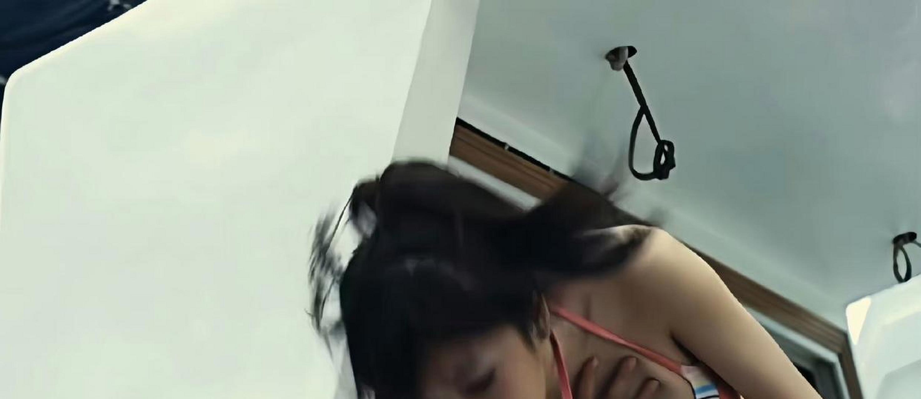 杨幂成名前电影孤岛惊魂剧照,却是最近才看过电影,完全被震撼到了,你