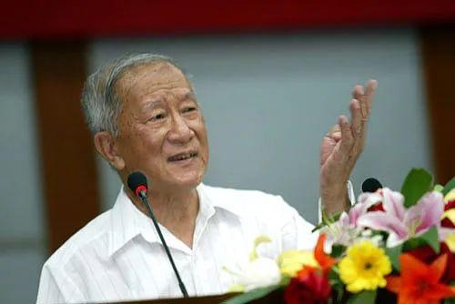 首届南开大学科学研究奖重大成就奖获得者罗宗强——认真超脱的"南开