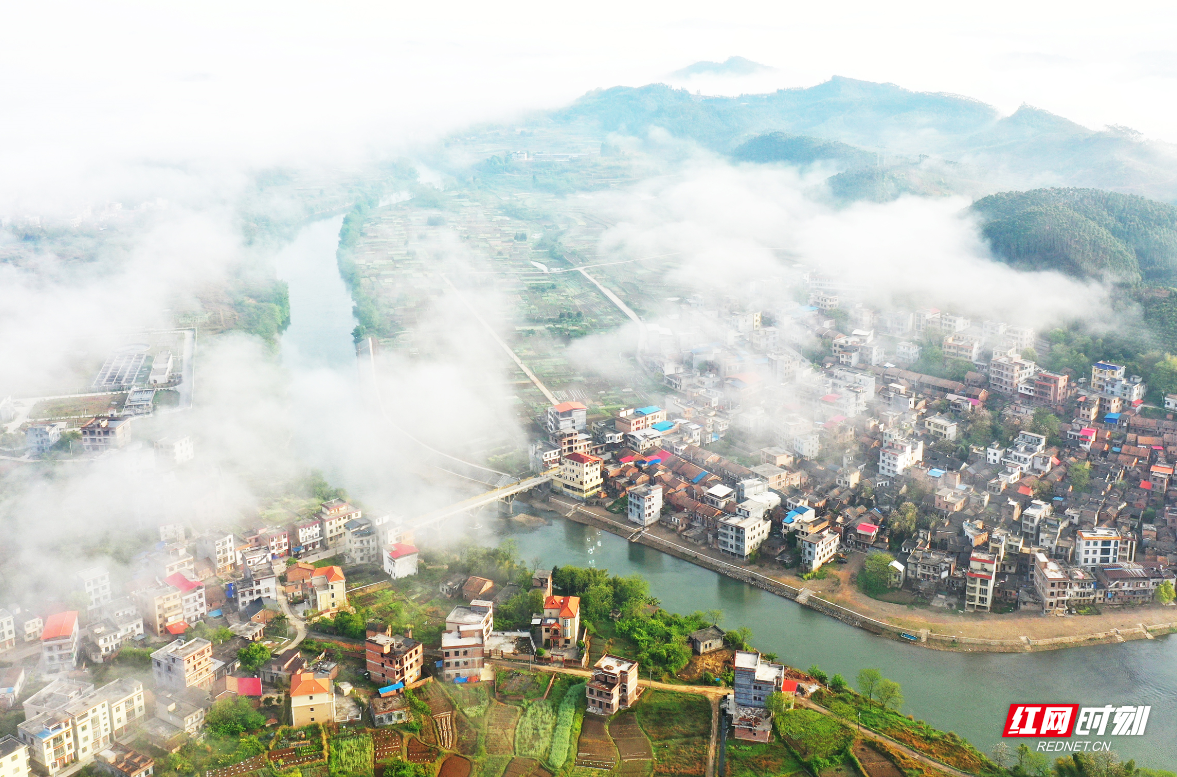 嘉禾县坦坪镇黄甲村:云雾缭绕 宛如仙境
