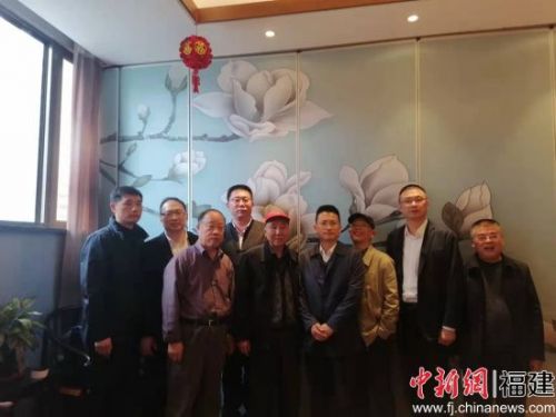 图为苏州市冯梦龙研究参访团一行九人，专程到福卅拜访福建省冯梦龙研究委员会。
