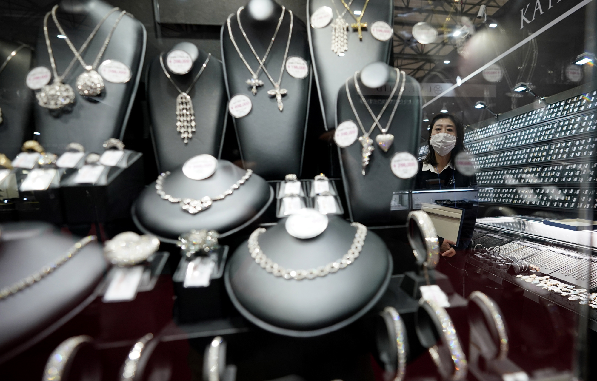(2)日本:疫情下的珠宝展