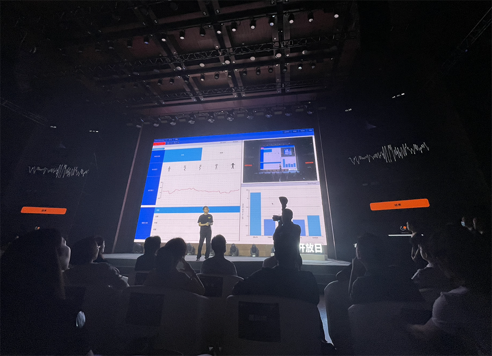 贴上额头就能精准助眠!脑陆科技推ai脑机接口新品,预售价999元