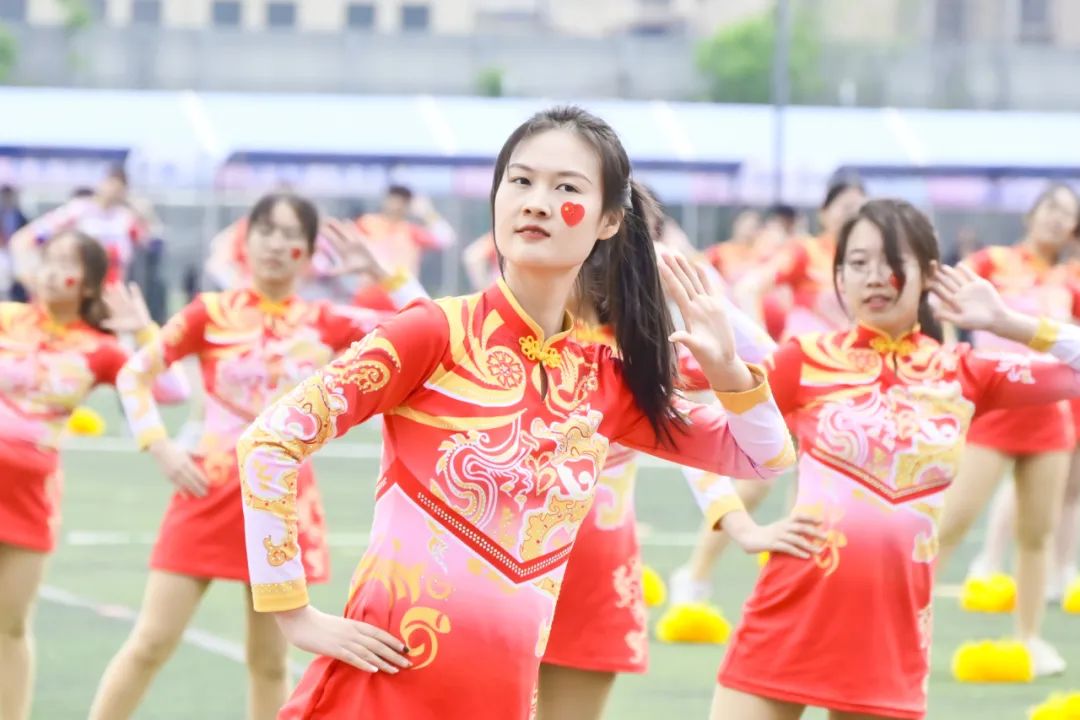 燃!这是青春的天大