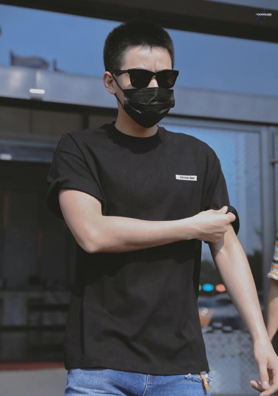 任豪上班饭拍 豪总这手臂肌肉不要太man啊!真的可以一拳打飞我!