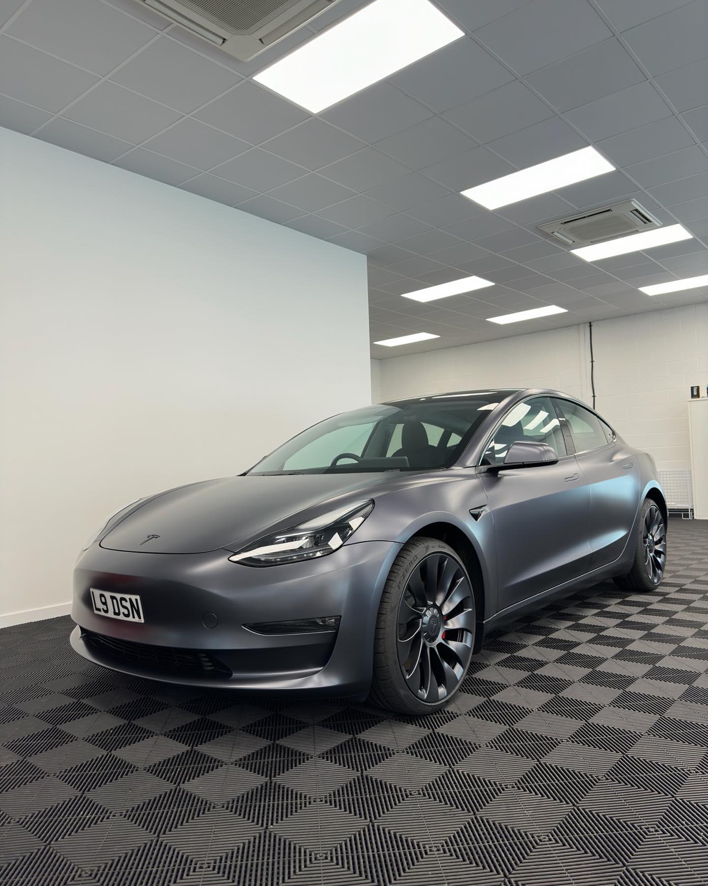 特斯拉model 3 dual motor装贴xpel隐形车衣