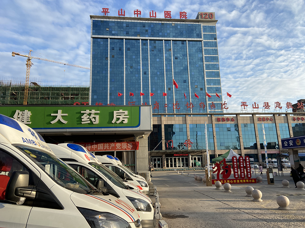 河北大巴落水事故现场:最后的失联者找到,新大桥正在建