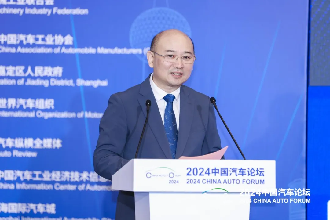 江汽集团控股公司党委书记,董事长,总经理项兴初受邀出席,并在大会