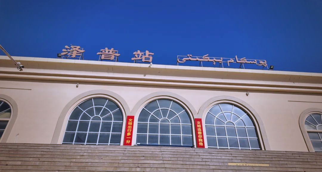 新疆喀什小县城泽普,藏着5a级胡杨林与满城法桐的浪漫风情