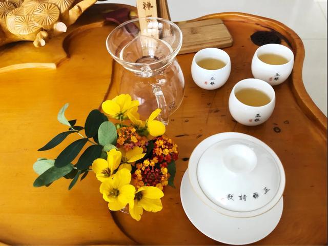 七绝《故人寄茶》