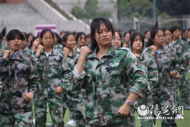 西安市第七十五中学军训汇报表演