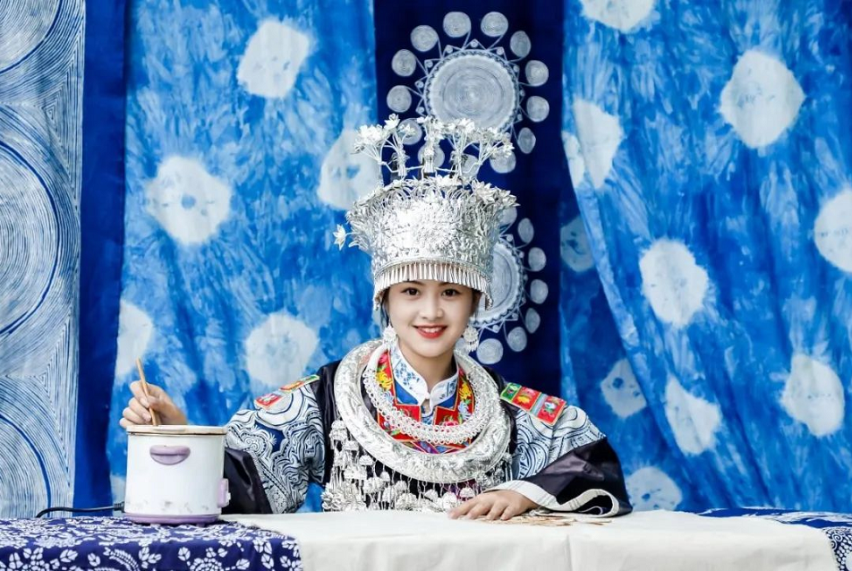 王欣颖:蓝花沁染的倒影里,一朵"匠二代"少女的远方和诗句