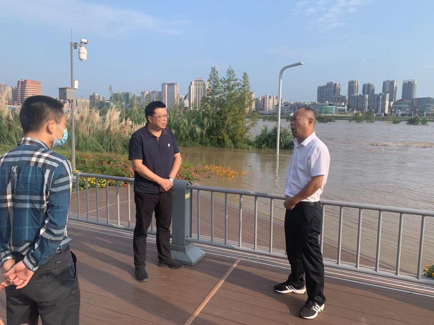 廖先毅现场调度住建领域防汛工作