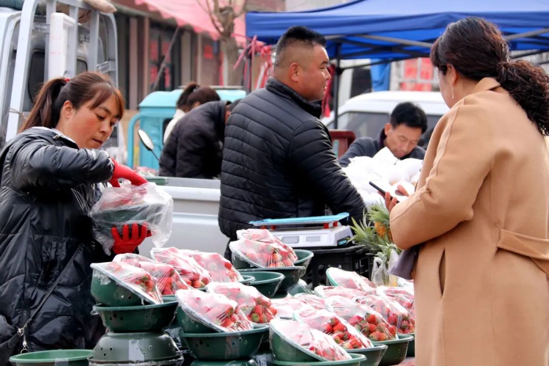 逛早市走往春天的烟火里赶去