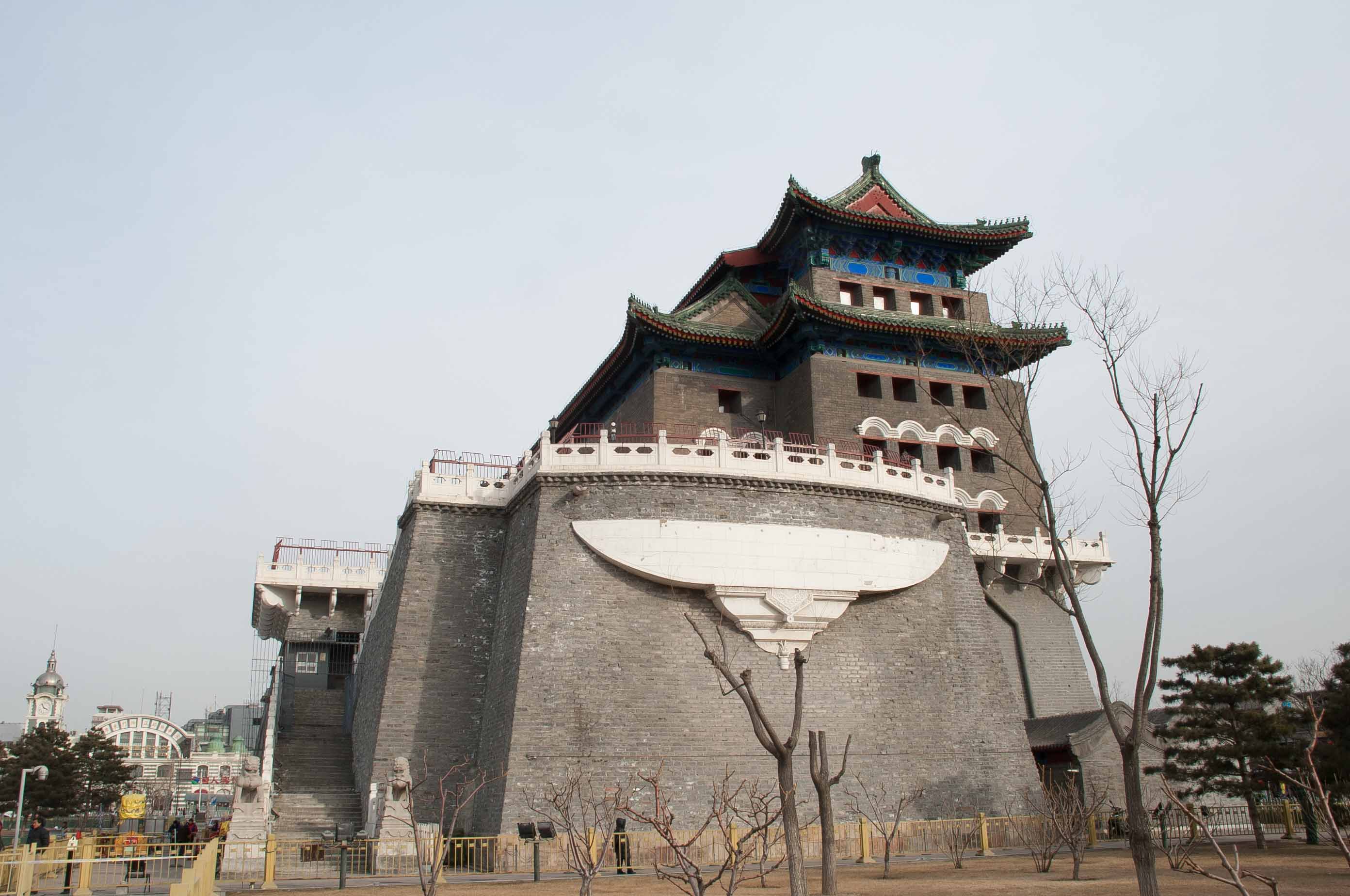 正阳门在北京的天安门广场南,从大前门到京师九门,三个历史渊源