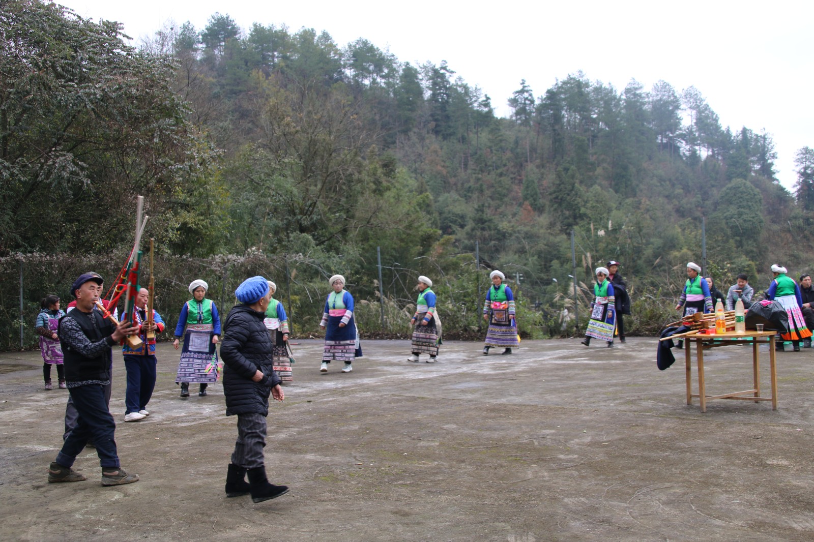 开阳县冯三镇开展共度元宵心连心活动