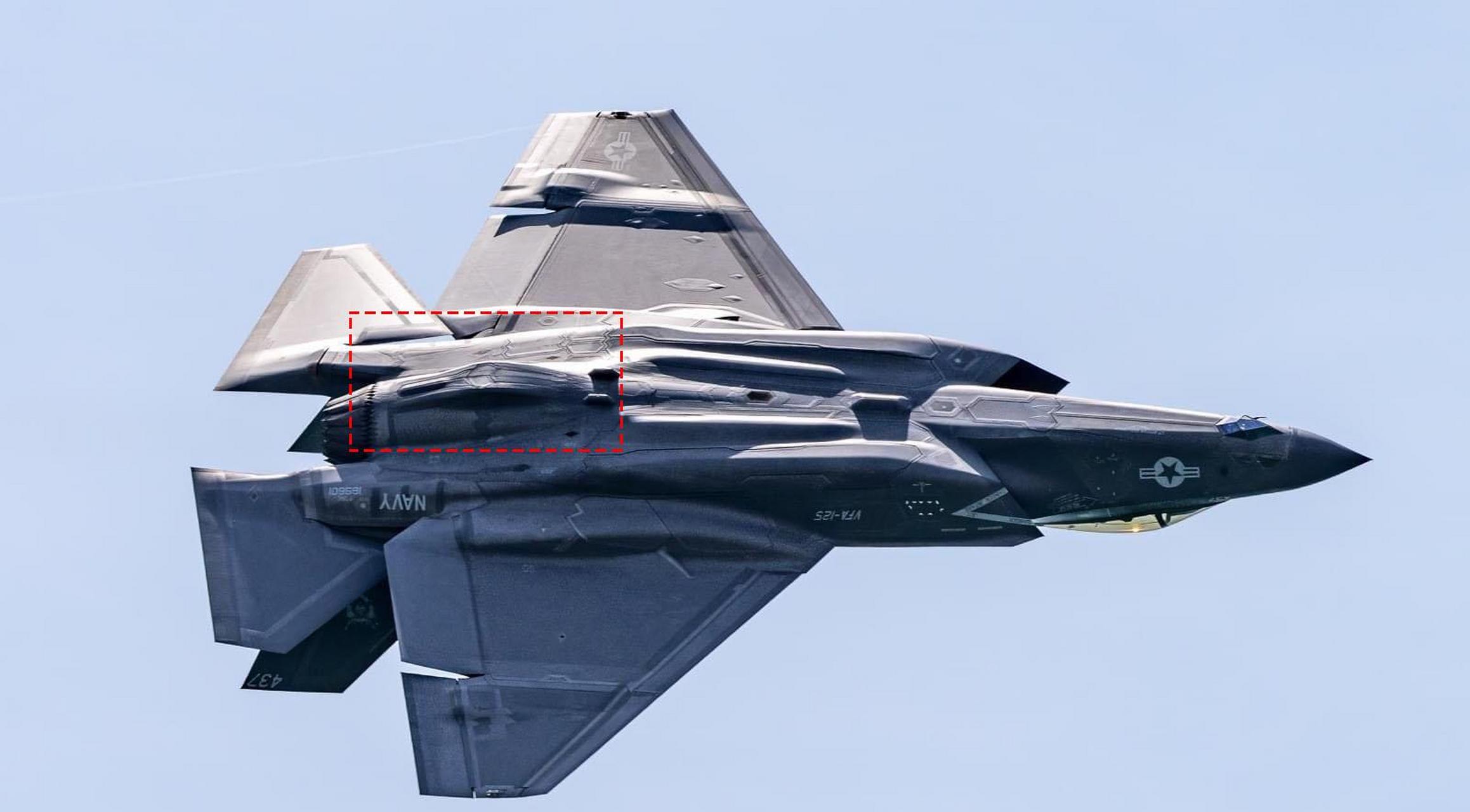 为什么f35的腹部有个鼓包而歼31没有,真如网友所说一个是公的一个是母