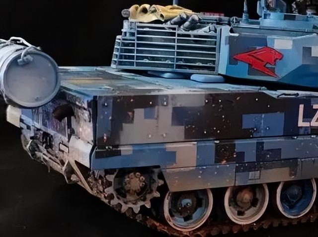 15式轻型坦克模型(海洋迷彩,1/35)