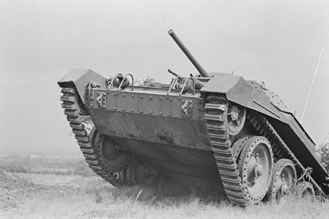 rpg火箭筒克星,坦克上战场为何要加一圈铁丝网?危急时刻可保命