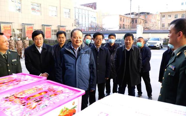 张盈安春节前夕走访慰问驻军部队官兵