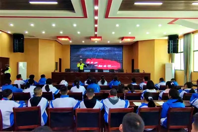 【平安乌当】乌当交警走进乌当三中开展交通安全讨论会