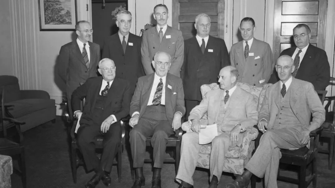 >>> 1944年7月,布雷顿森林会议美国代表团成员.
