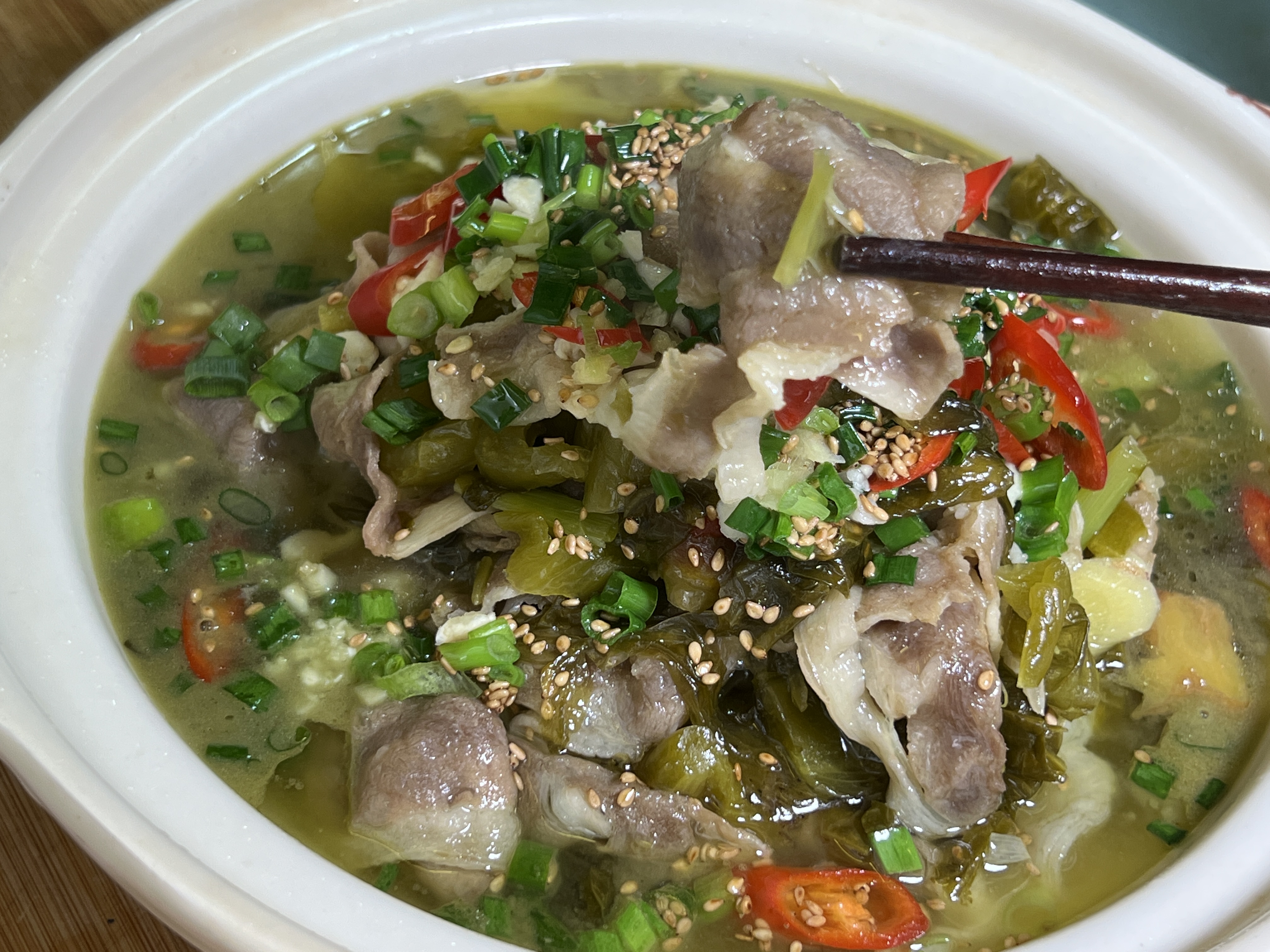 一颗酸菜,一盒羊肉卷,做简单美味的下饭菜,酸辣爽口,开胃下饭