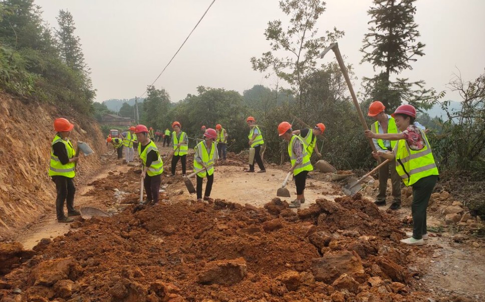 自贡市荣县东佳镇:创新"以工代赈"新模式 村民自建新家园