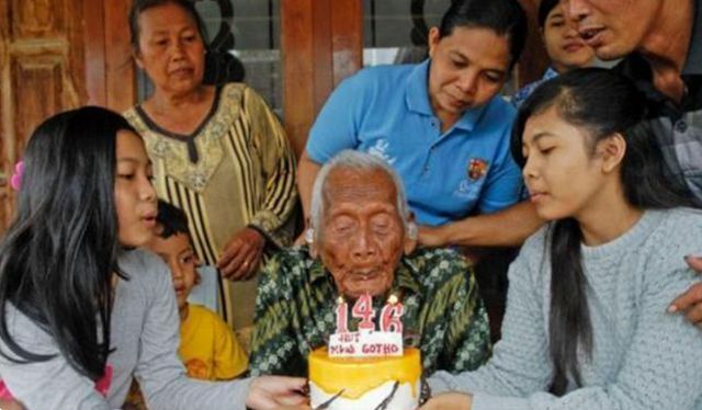 146岁老人遭死神遗忘,棺材放了24年,因受不了孤独绝食而亡