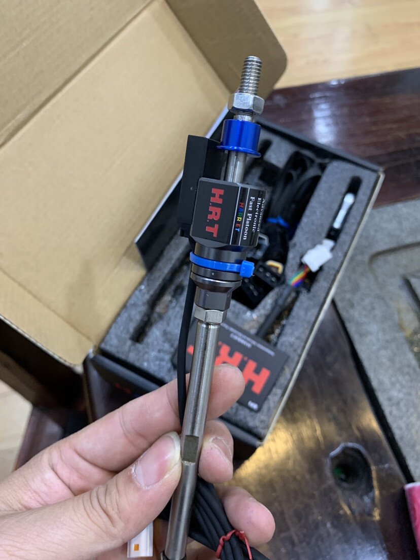 摩托车拉线油门电子快排换挡和无离合换挡有区别吗?