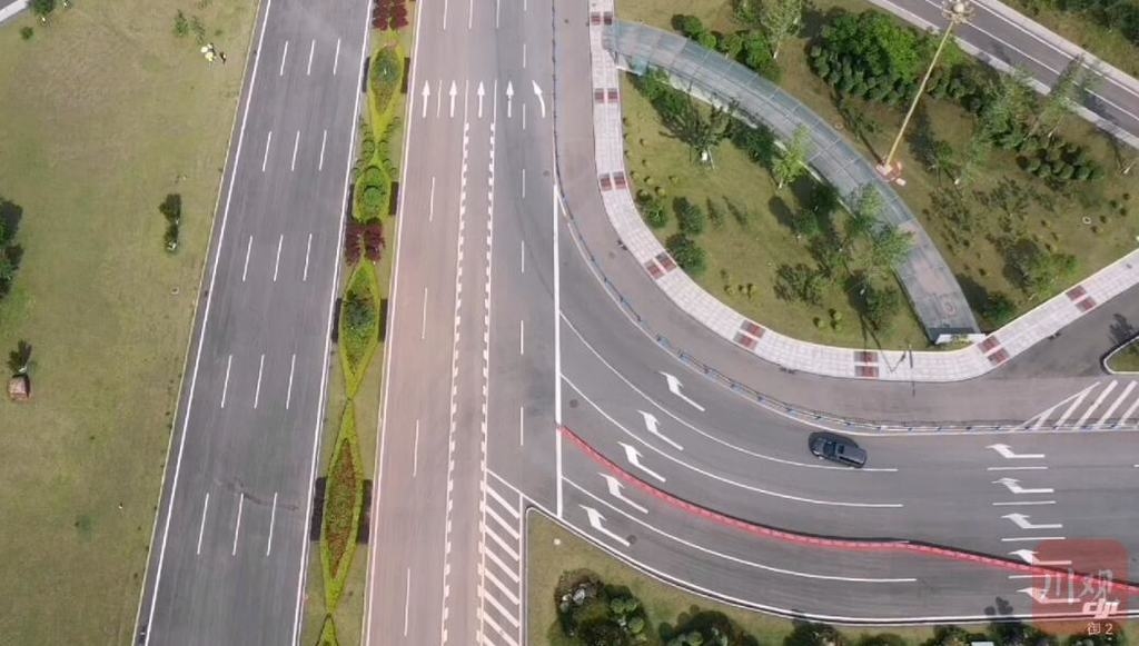 告别直角转弯 资阳将改造成渝高速收费站前的"t"型交叉口