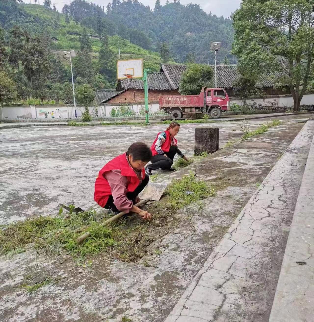 浪洞镇温水塘村:一枝一叶美庭院 一举一动美家园