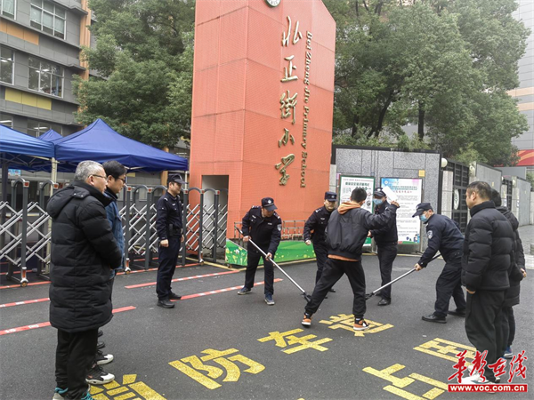 北正街小学:反恐防暴进校园 警校携手保平安