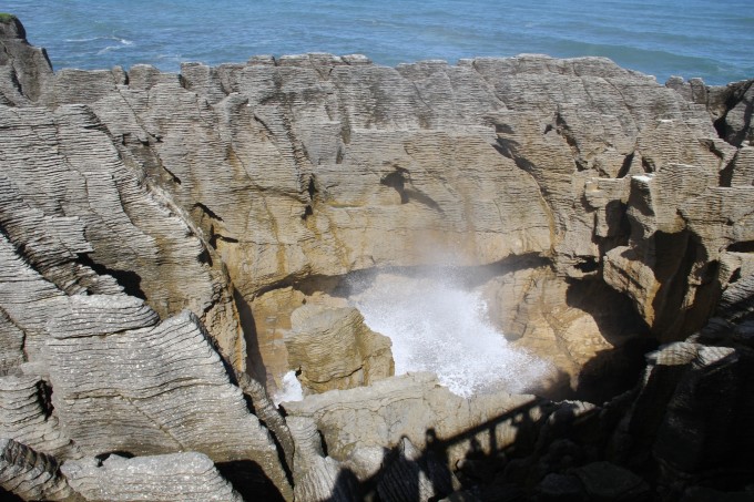 我的新西蘭打工度假籤——南島千層薄餅巖pancake rocks看海浪