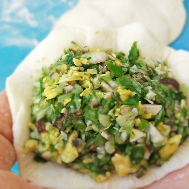 香菇芹菜鸡蛋馅包子,皮薄馅大,暄软可口