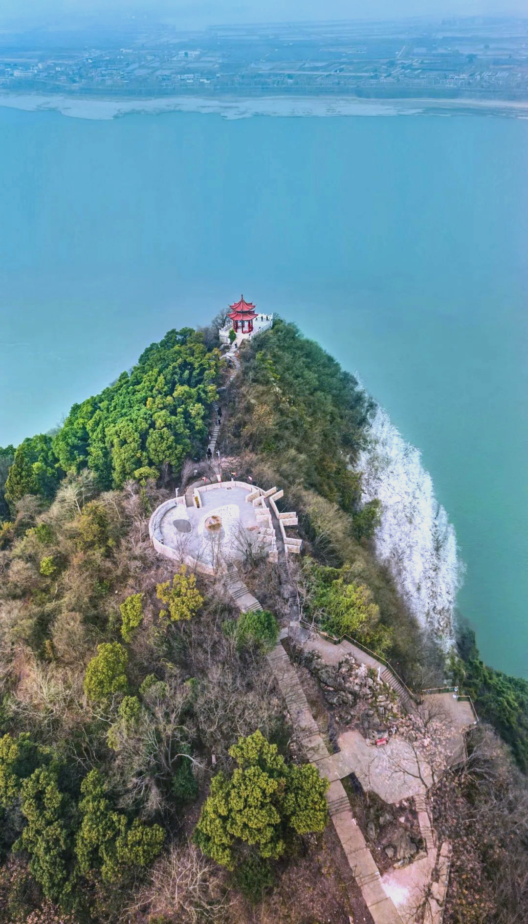 西塞山:巨鲸轮廓与千年文化的交响