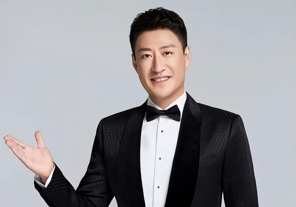 于震:二婚娶小13岁娇妻,婚后连生三胎,如今一家五口其乐融融