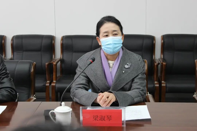 自治区统战部副部长,工商联党组书记梁淑琴莅临内蒙古自治区大学科技