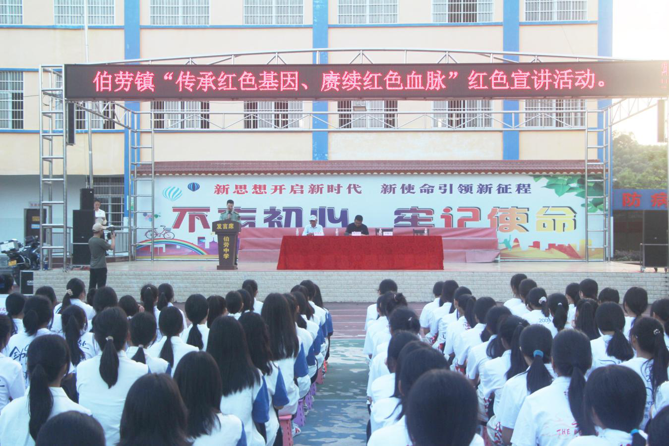 灵山县伯劳镇:退役军人宣讲进校园 红色基因代代传