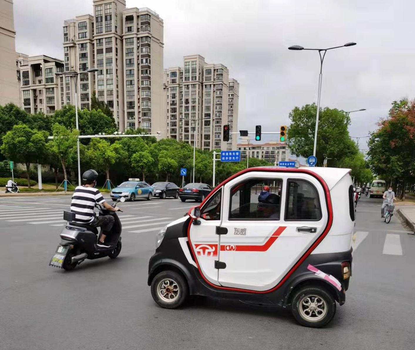 低速四輪電動車