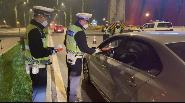 世界杯火热进行中 成都交警加大酒驾查处力度