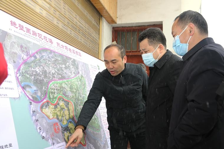 省政府秘书长蔚盛斌一行赴恩施市调研乡村振兴工作