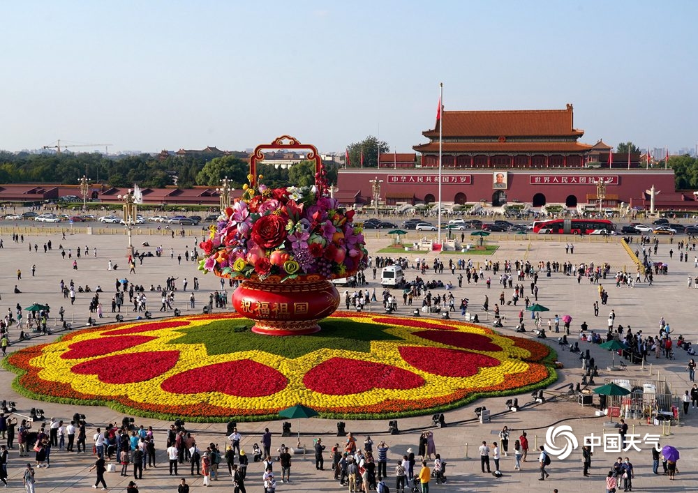 天安门广场"祝福祖国"大花篮亮相 盘点往年国庆花坛造型